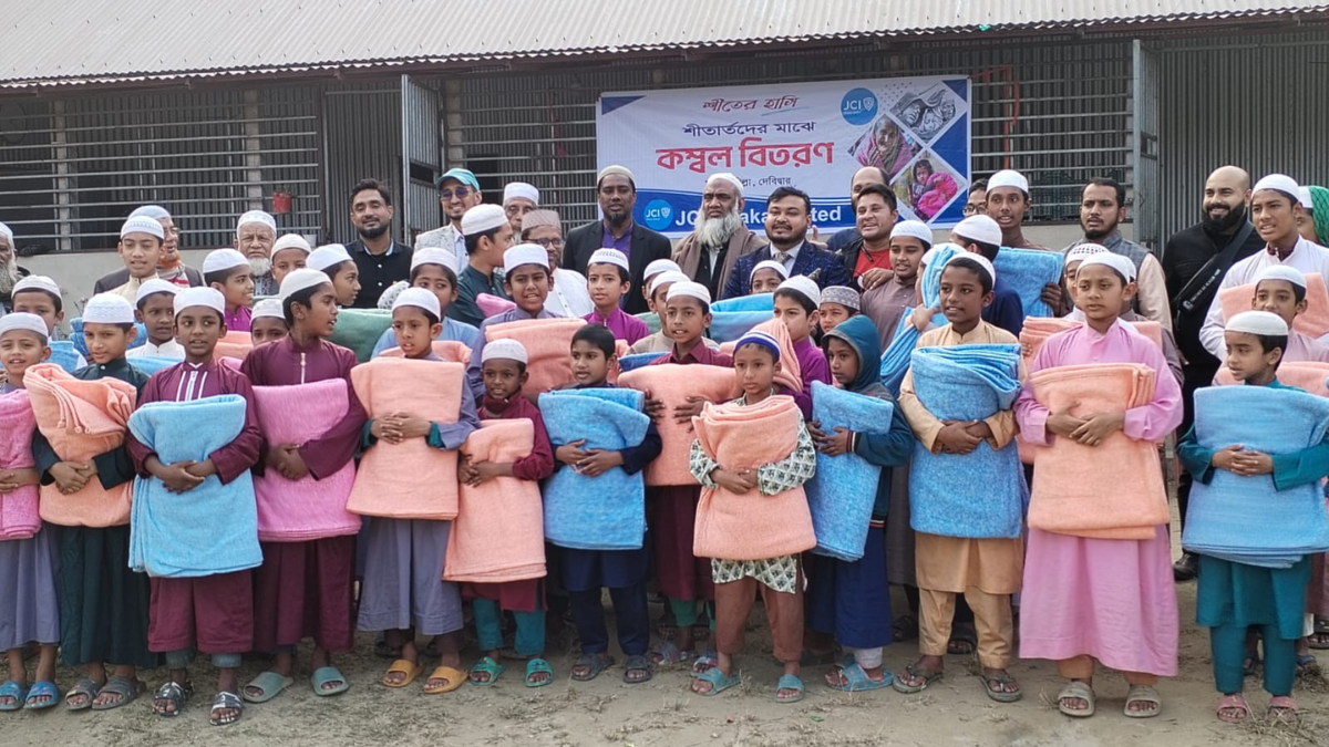 কুমিল্লায় শীতার্ত মানুষের পাশে জেসিআই ঢাকা ইউনাইটেড