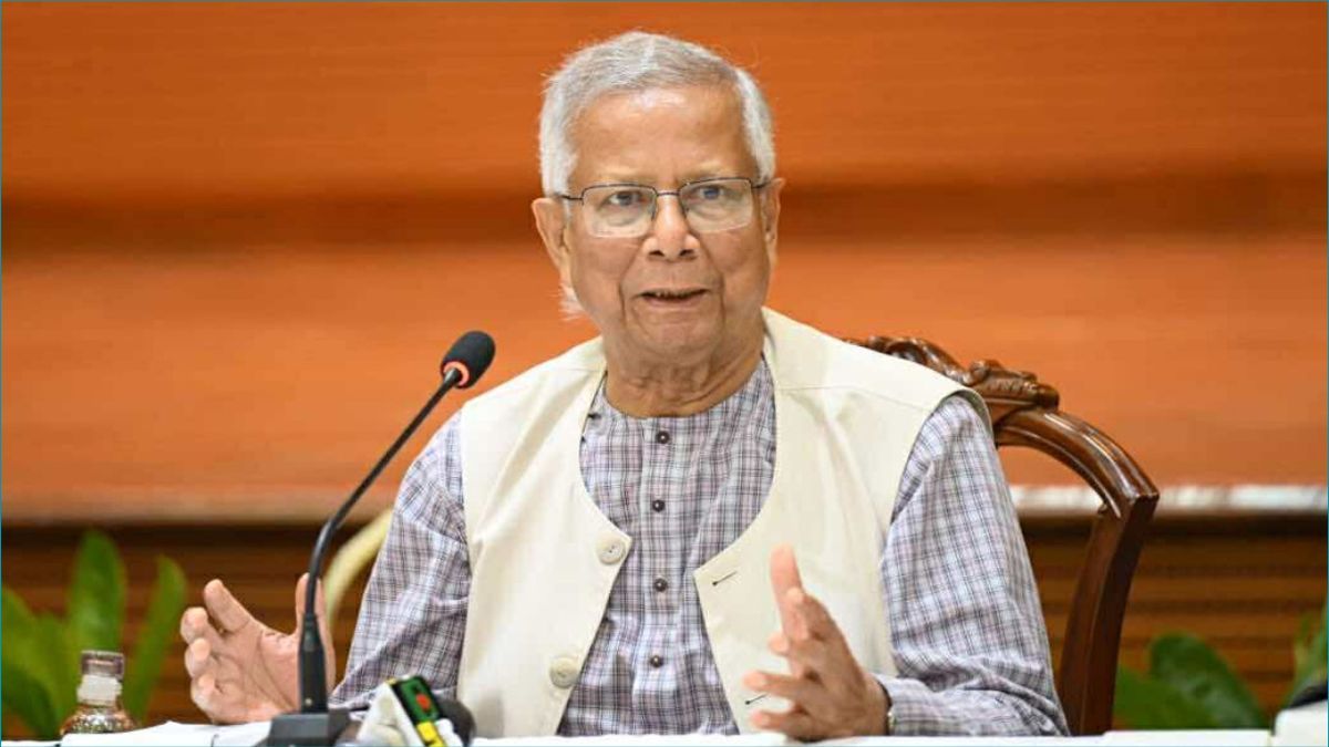 নির্বাচনের আগেই লুট হওয়া অস্ত্র উদ্ধার করতে হবে : প্রধান উপদেষ্টা