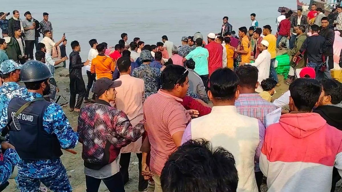 হাতিয়ায় ফেরী উদ্বোধনকে ঘিরে এনসিপি-বিএনপি সংঘর্ষ, আহত অন্তত ৫