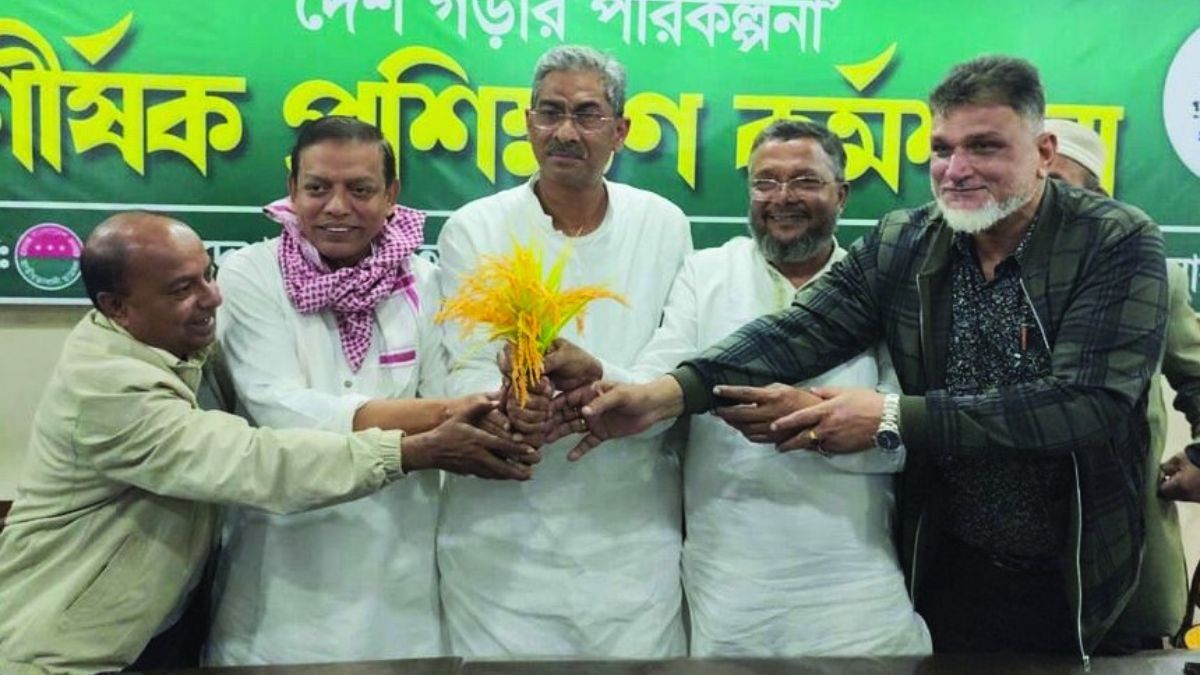বিএনপির প্রার্থীকে সমর্থন জানিয়ে সরে দাঁড়ালেন স্বতন্ত্র প্রার্থী