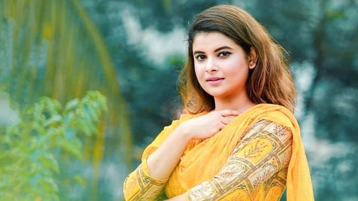 ভোটের আগে জানান ফাল্গুনে শাড়ি পরব না আবায়া, জিজ্ঞাসা শবনম ফারিয়ার
