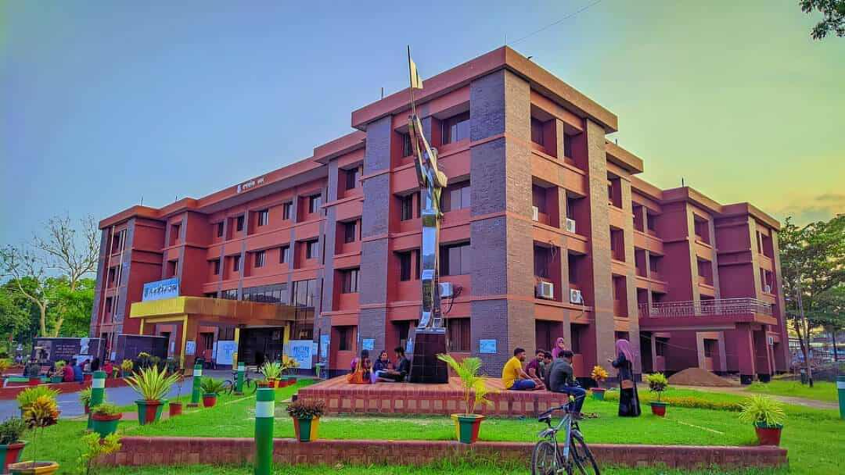 পবিপ্রবির উপাচার্যের বিরুদ্ধে কল্যাণ তহবিলের অর্থ বরাদ্দে অনিয়মের অভিযোগ