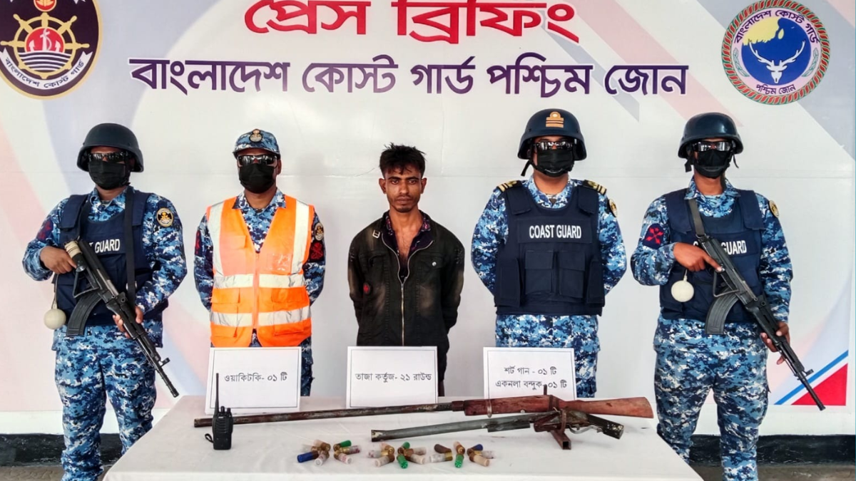 সুন্দরবনের ‘বড় জাহাঙ্গীর বাহিনী’র আফজাল আটক, অস্ত্র-গুলি উদ্ধার