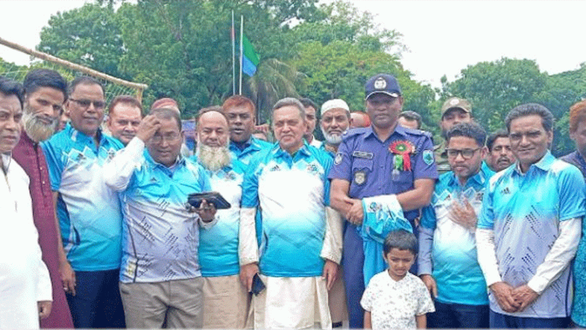 কাজিপুরে প্রাথমিক বিদ্যালয় গোল্ডকাপ ফুটবল টুর্নামেন্ট