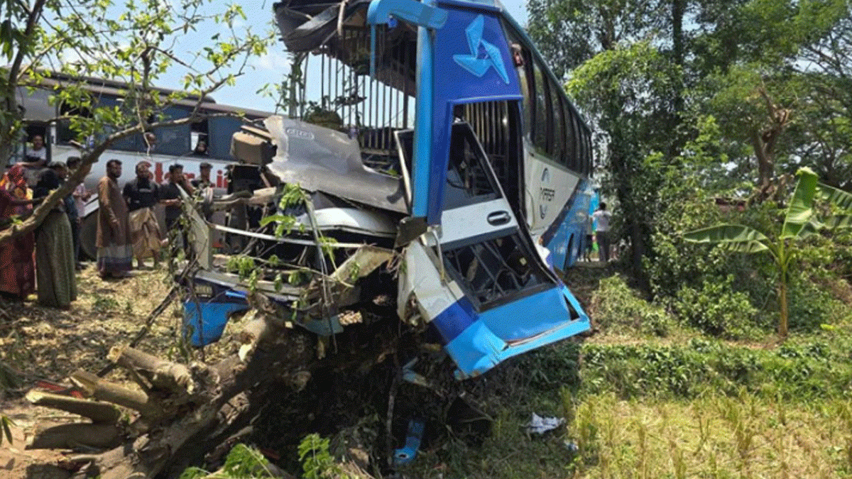 চট্টগ্রাম-কক্সবাজার মহাসড়কে দুই বাসের সংঘর্ষে নিহত ৪