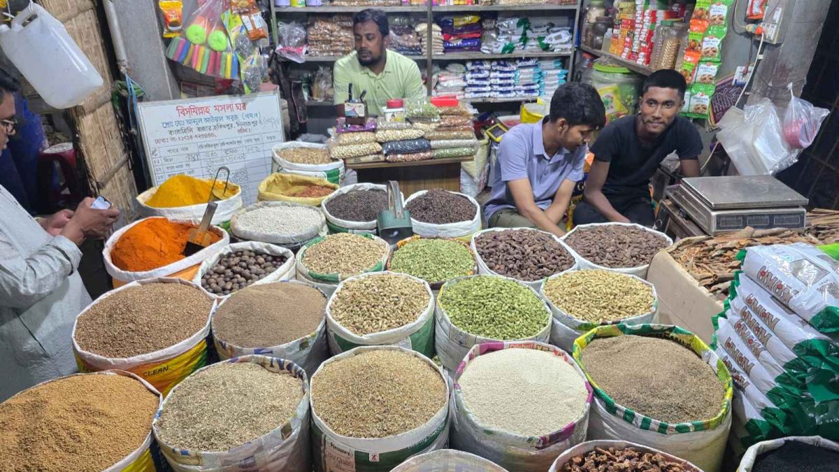 সরবরাহ বাড়লেও খুচরায় চড়া দাম