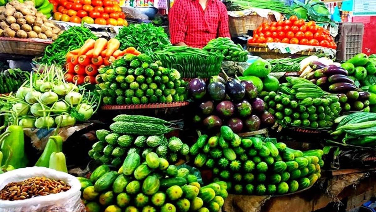 মাছ-মাংসের পর এবার সবজির বাজারেও আগুন