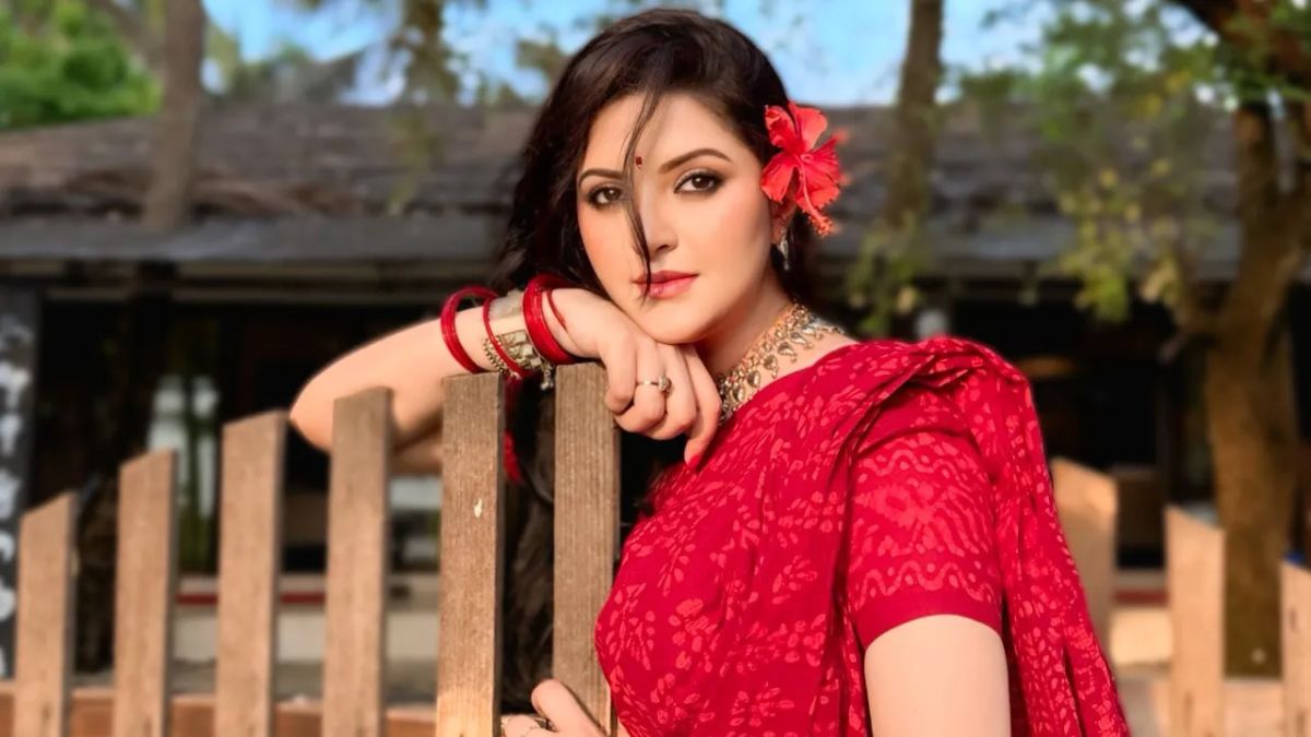 মাকে নিয়ে আবেগঘন পোস্ট পরীমণির