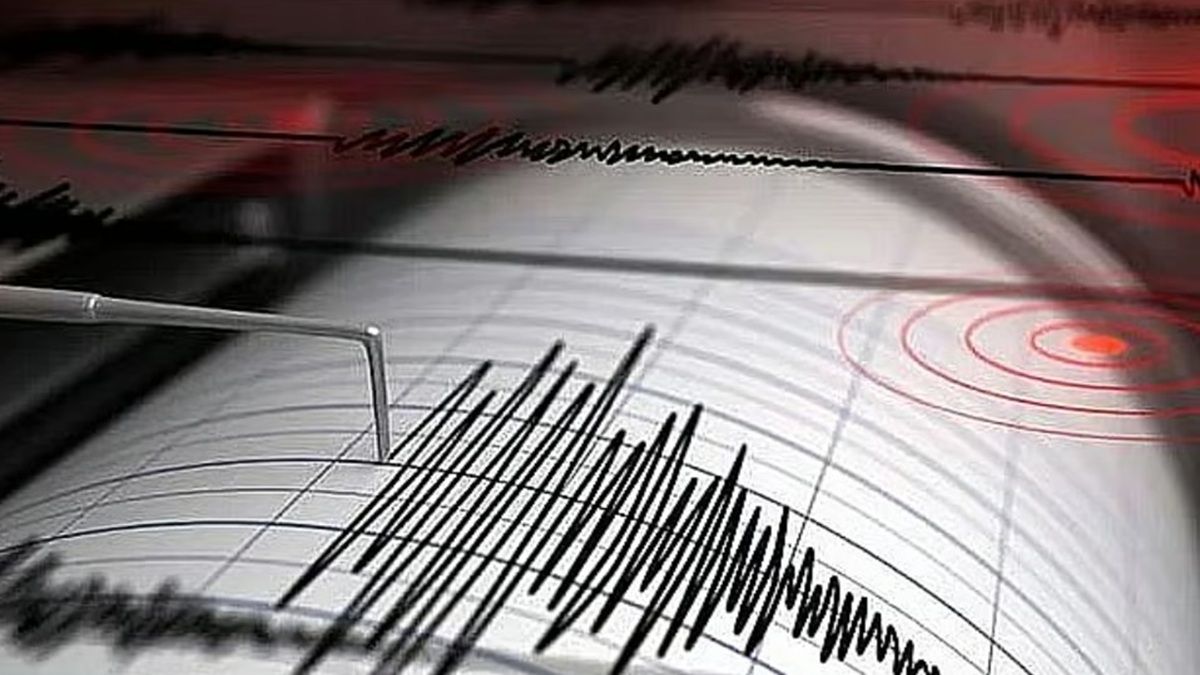 মৃদু ভূমিকম্পে কেঁপেছে ঢাকা