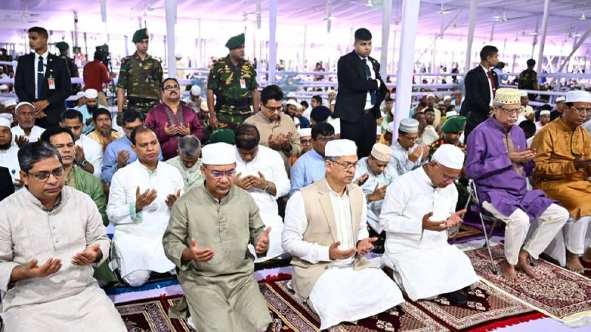 ‎প্রধান জামাতে দেশ-জাতির কল্যাণ ও বিশ্বের নির্যাতিত মুসলিমদের জন্য দোয়া  ‎