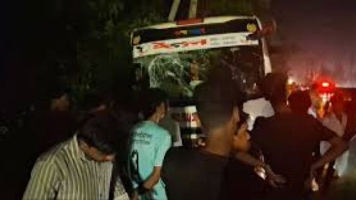 ‎কর্ণফুলীতে বাস-লেগুনা সংঘর্ষে নিহত ৪