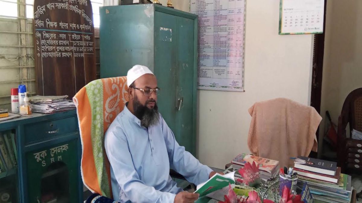 কুড়িগ্রামে শ্রেষ্ঠ প্রাথমিক প্রধান শিক্ষক আতাউর রহমান