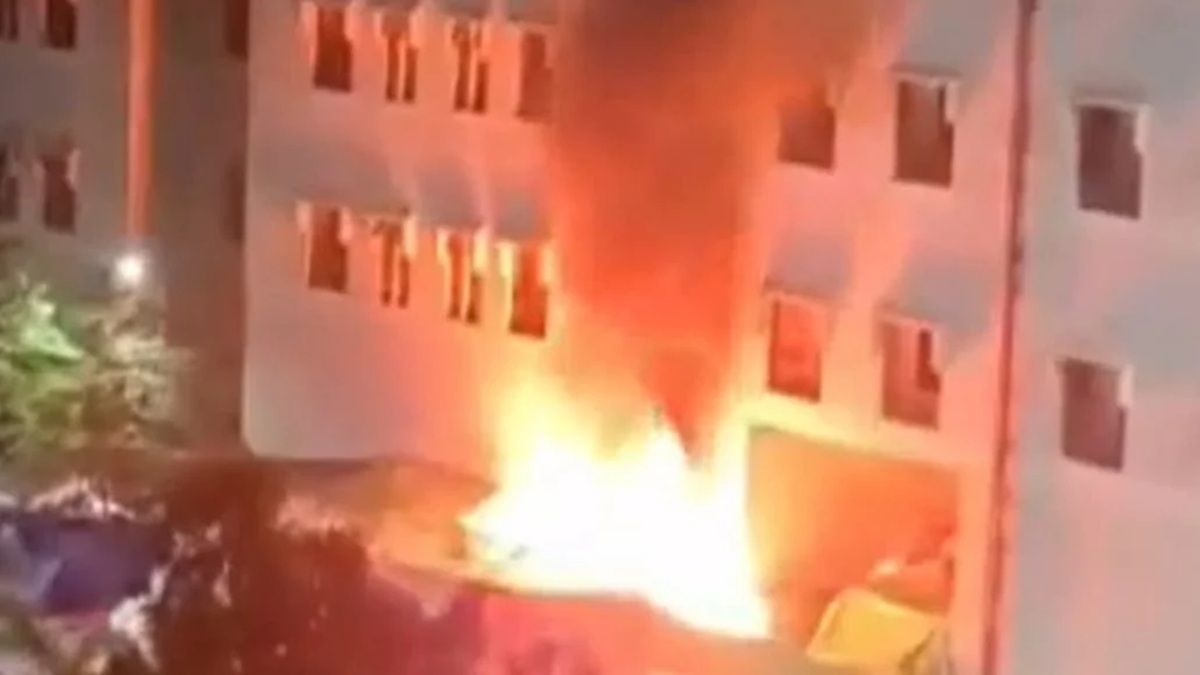 শাহজালালের কার্গো ভিলেজে লাগা আগুন নিয়ন্ত্রণে