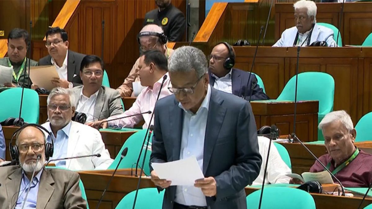 নতুন সরকারের প্রথম বাজেট উপস্থাপন করছেন অর্থমন্ত্রী