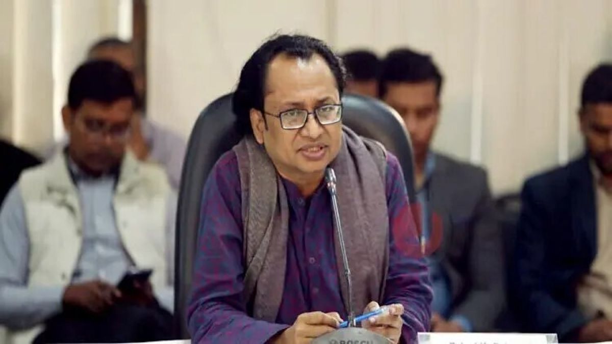 প্রধানমন্ত্রীর তথ্য উপদেষ্টাকে দিল্লিতে ঢুকতে বাধা, ফিরলেন ঢাকায়