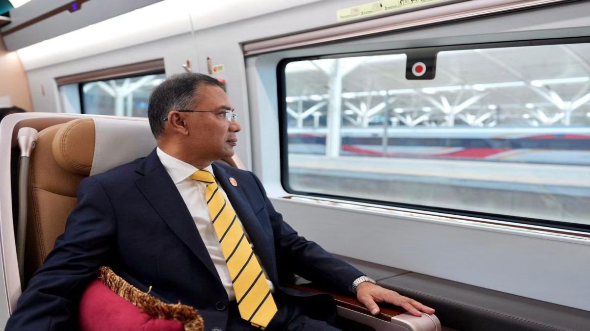 বুলেট ট্রেনে দালিয়ান থেকে বেইজিংয়ের পথে প্রধানমন্ত্রী