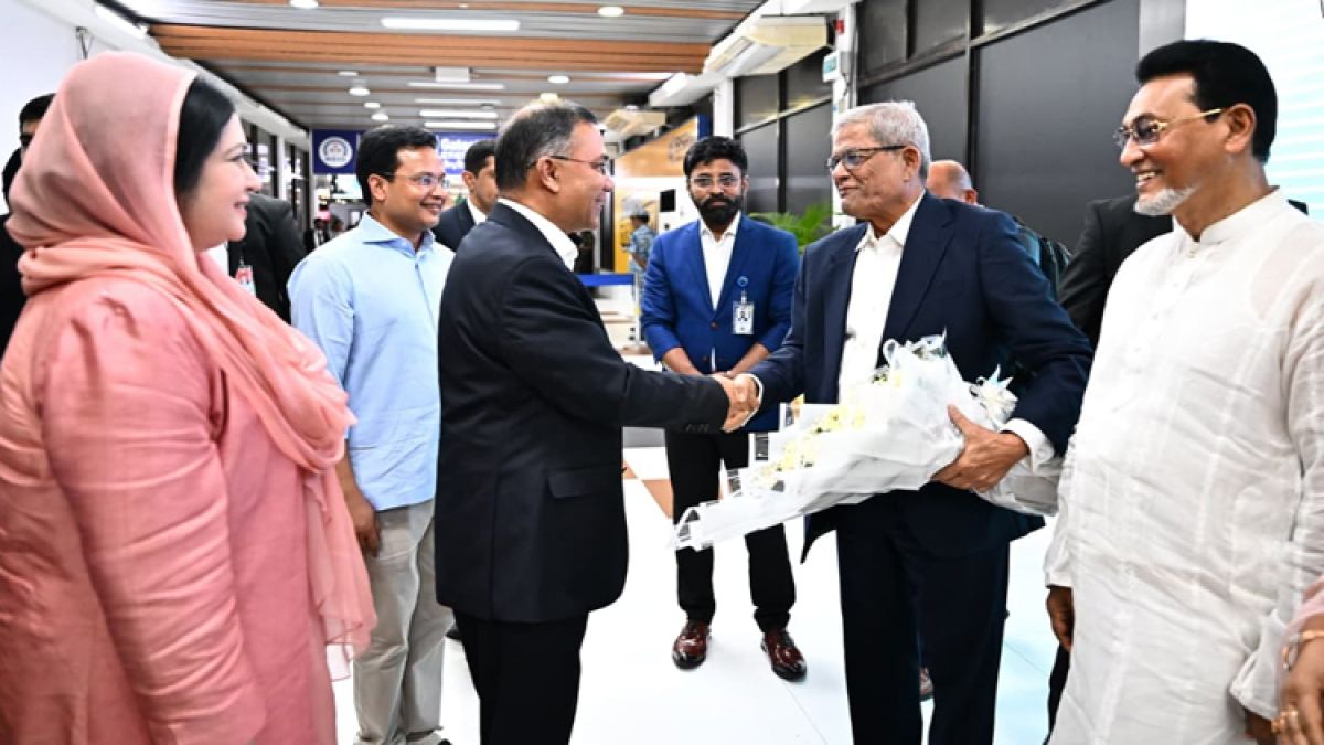 ‎মালয়েশিয়া-চীন সফর শেষে দেশে ফিরেছেন প্রধানমন্ত্রী