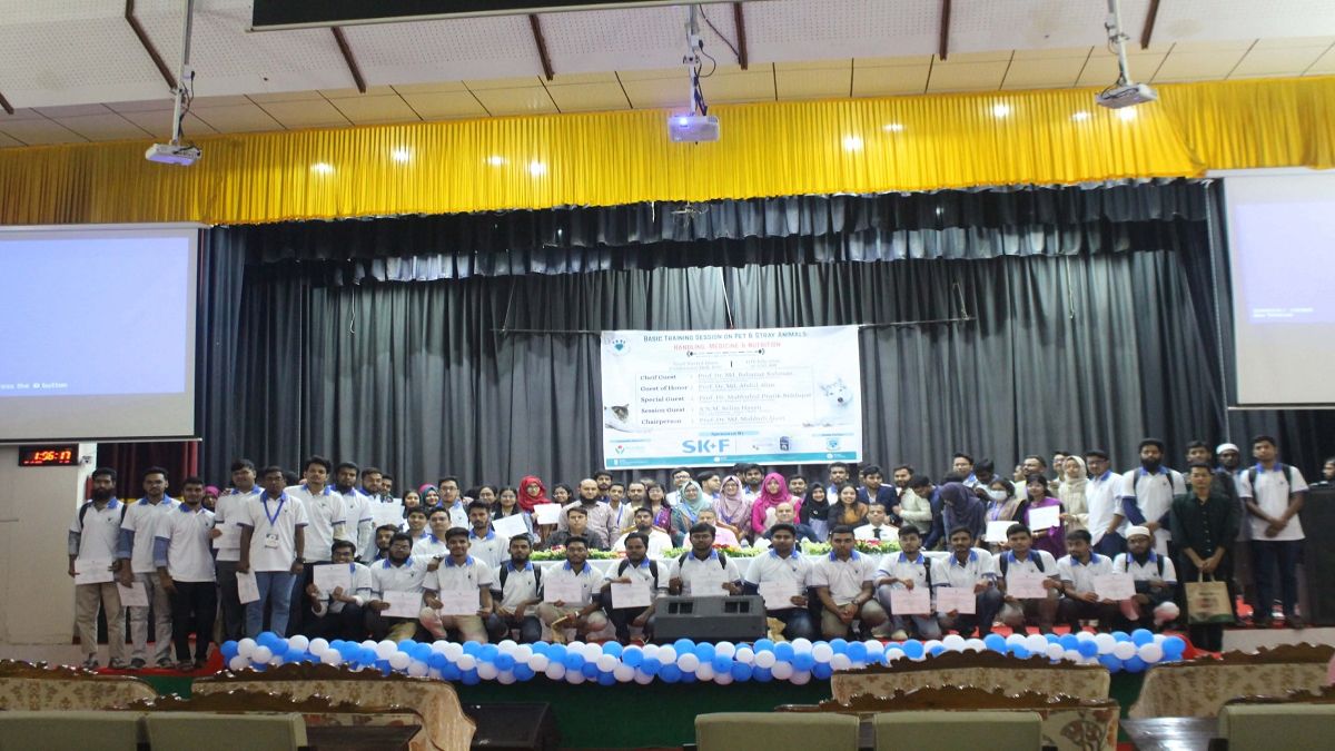 বাকৃবিতে পোষ্য ও পথপ্রাণী পরিচর্যা বিষয়ক প্রশিক্ষণ