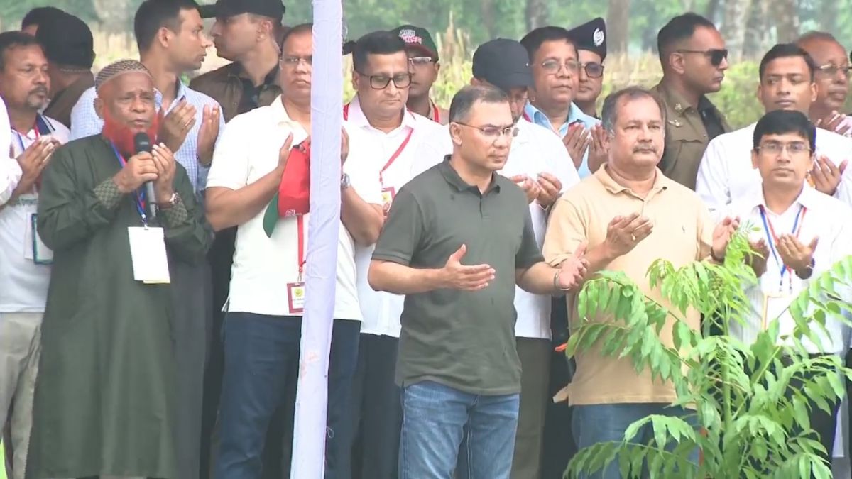 ‎বরিশাল পৌঁছেছেন প্রধানমন্ত্রী, অংশ নিয়েছেন বৃক্ষরোপণ কর্মসূচিতে
