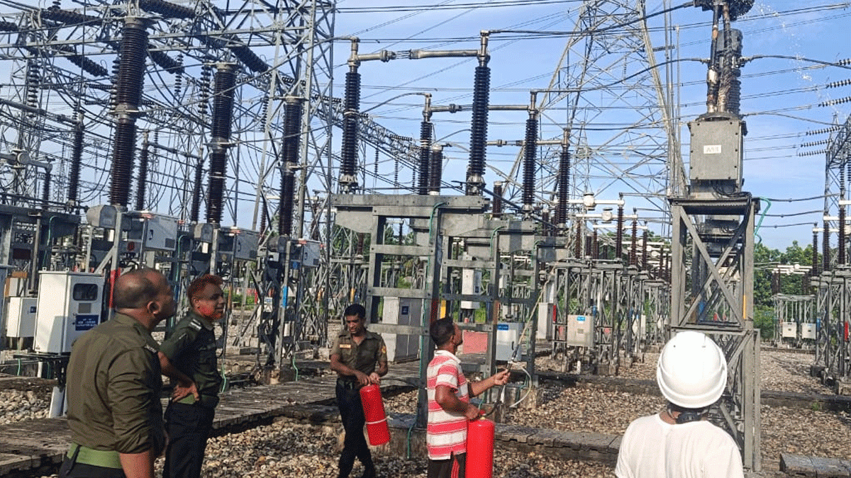 আনসার সদস্যদের সাহসী পদক্ষেপে রক্ষা গুরুত্বপূর্ণ জাতীয় স্থাপনা