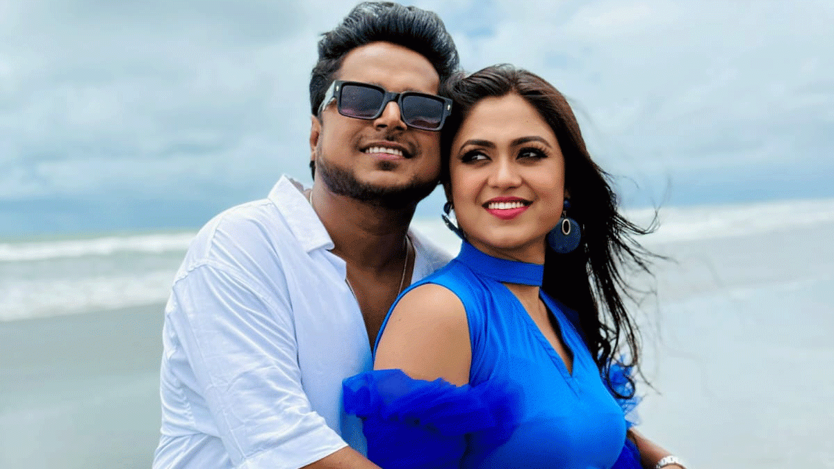 প্রেমের গানচিত্রে মিলন-পূজা