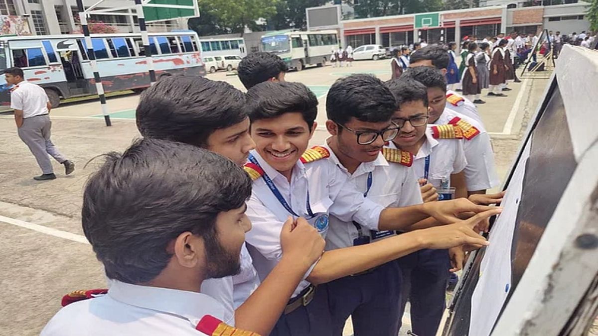 ‎এসএসসির খাতা পুনর্মূল্যায়নে ফেল থেকে পাস ৪৫৮৫ শিক্ষার্থী
