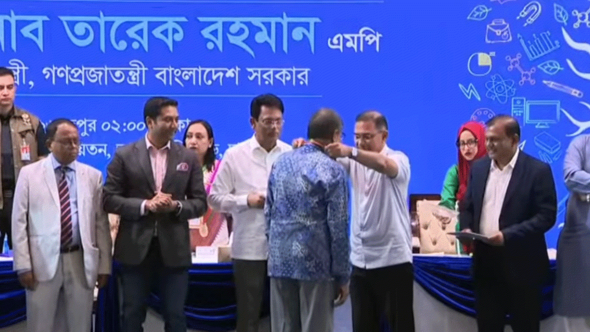 জাতীয় গুণী শিক্ষক সম্মাননা পেলেন গবির ডিন ফজলুল করিম